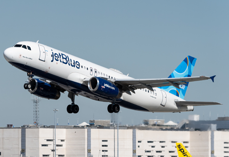 Photo of N658JB  - JetBlue Airways Airbus A320 at FLL  on AeroXplorer Aviation Database