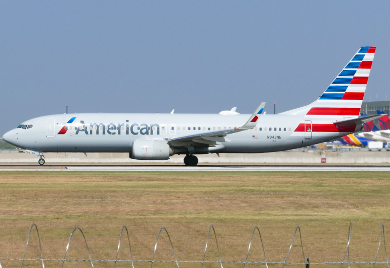 Photo of N943NN - American Airlines Boeing 737-800 at AUS on AeroXplorer Aviation Database