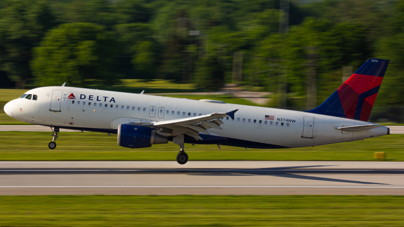 Photo of N374NW - Delta Airlines Airbus A320 at CMH on AeroXplorer Aviation Database