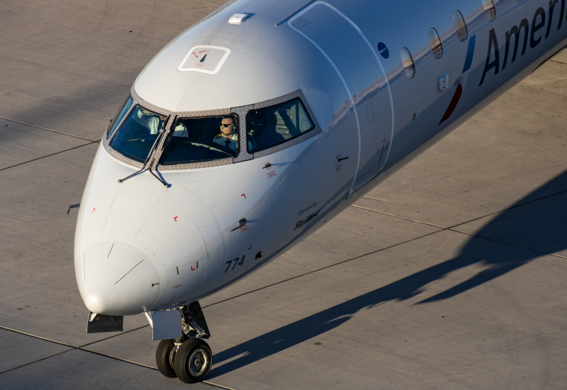 Photo of N774SK - SkyWest Airlines Mitsubishi CRJ-700 at PHX on AeroXplorer Aviation Database