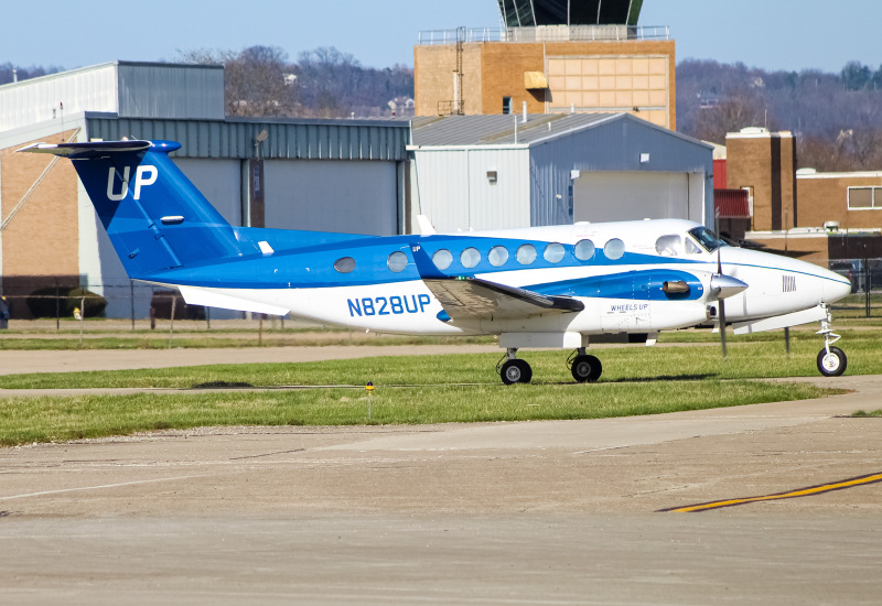 Photo of N828UP - Wheels Up Beechcraft King Air 350 at LUK on AeroXplorer Aviation Database