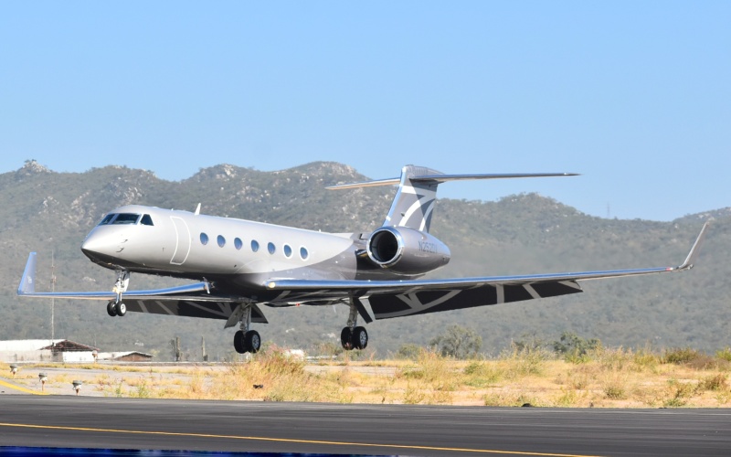 Photo of N252DY - PRIVATE Gulfstream G550 at CSL on AeroXplorer Aviation Database