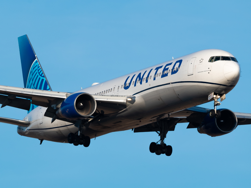 Photo of N664UA - United Airlines Boeing 767-300ER at ILN on AeroXplorer Aviation Database
