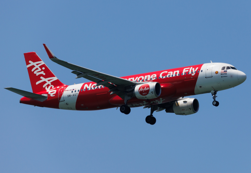 Photo of 9M-AGT - AirAsia Airbus A320 at SIN on AeroXplorer Aviation Database