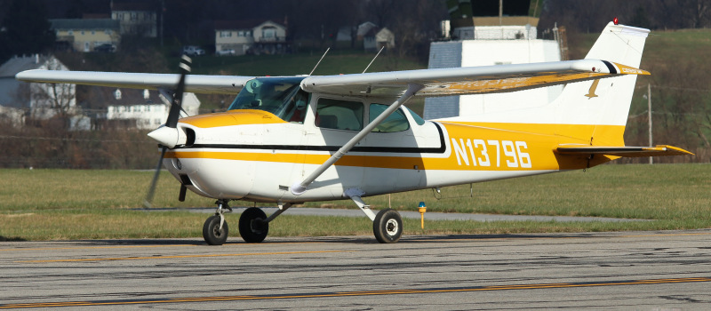 Photo of N13796 - PRIVATE Cessna 172 at Lns on AeroXplorer Aviation Database