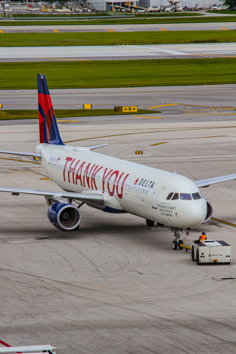 Photo of N391DN - Delta Airlines Airbus A321-200 at FLL on AeroXplorer Aviation Database