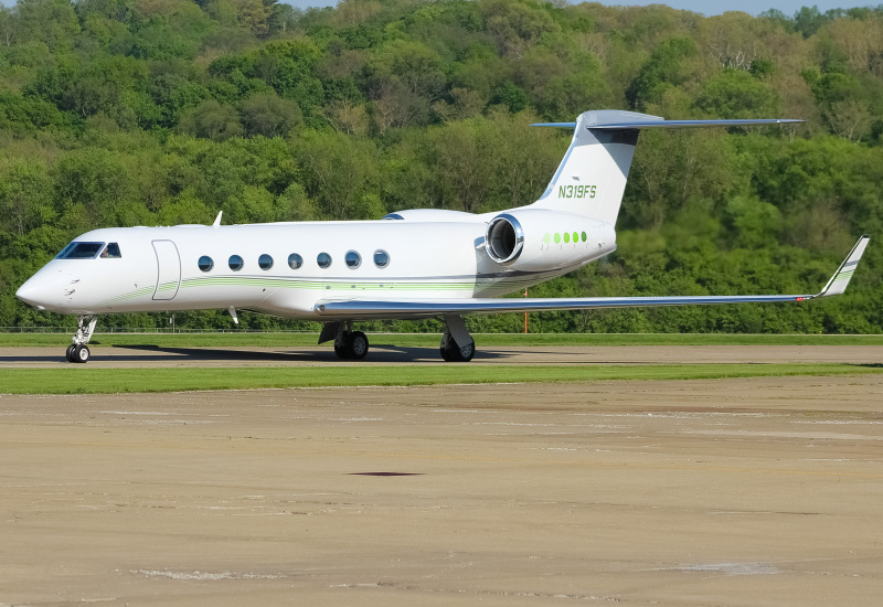 Photo of N319FS - PRIVATE  Gulfstream G550 at LUK on AeroXplorer Aviation Database