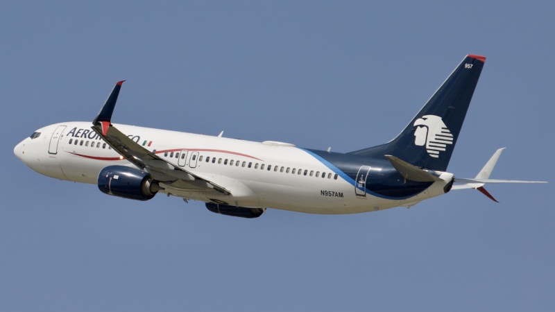 Photo of N957AM - Aeromexico Boeing 737-800 at IAH on AeroXplorer Aviation Database