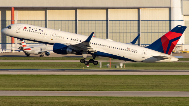 Photo of N689DL - Delta Airlines Boeing 757-200 at IND on AeroXplorer Aviation Database