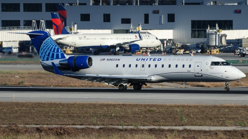 Photo of N960SW - United Express Mitsubishi CRJ-200 at LAX on AeroXplorer Aviation Database