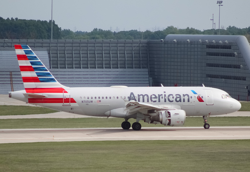 Photo of N705UW - American Airlines Airbus A319 at MKE on AeroXplorer Aviation Database