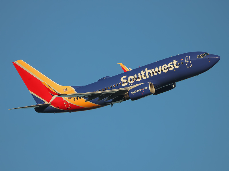 Photo of N264LV - Southwest Airlines Boeing 737-700 at BWI on AeroXplorer Aviation Database
