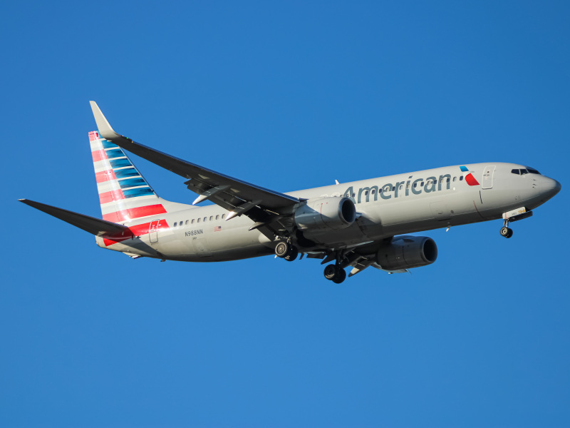 Photo of N988NN - American Airlines Boeing 737-800 at BWI on AeroXplorer Aviation Database