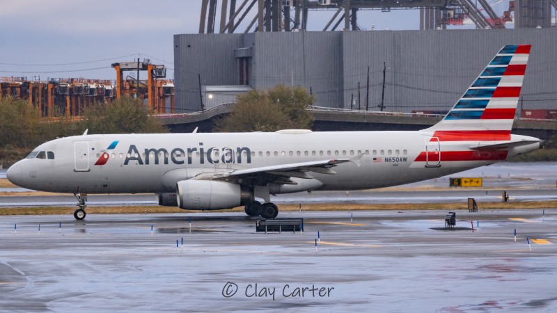 Photo of N650AW - American Airlines Airbus A320 at EWR on AeroXplorer Aviation Database