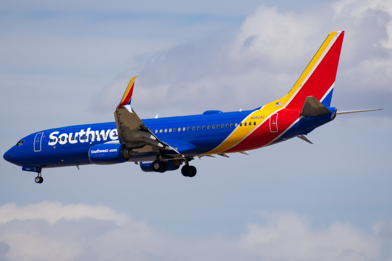 Photo of N8524Z - Southwest Airlines Boeing 737-800 at DEN on AeroXplorer Aviation Database