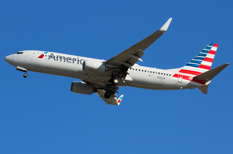 Photo of N989AN - American Airlines Boeing 737-800 at CVG on AeroXplorer Aviation Database