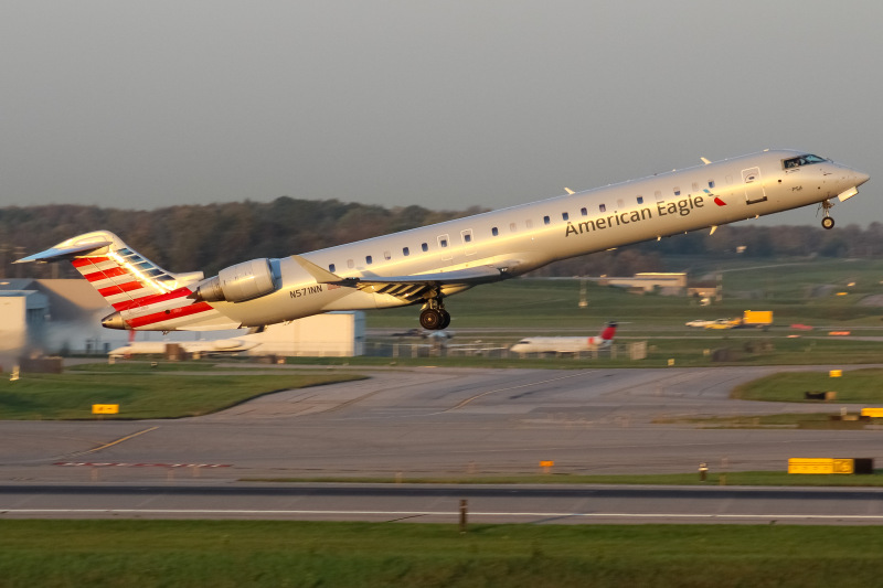 Photo of N571NN - American Eagle Mitsubishi CRJ-900 at CVG on AeroXplorer Aviation Database