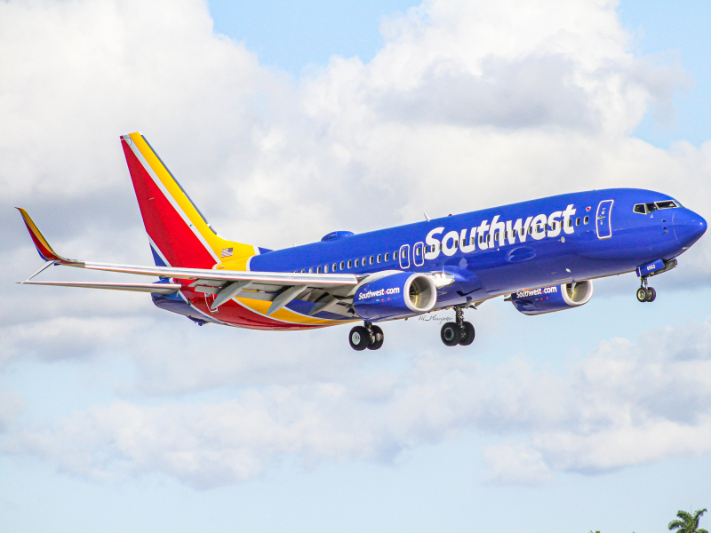 Photo of N8562Z - Southwest Airlines Boeing 737-800 at FLL on AeroXplorer Aviation Database