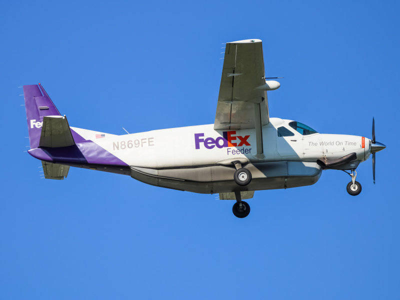 Photo of N869FE - FedEx Cessna C208 at BWI on AeroXplorer Aviation Database