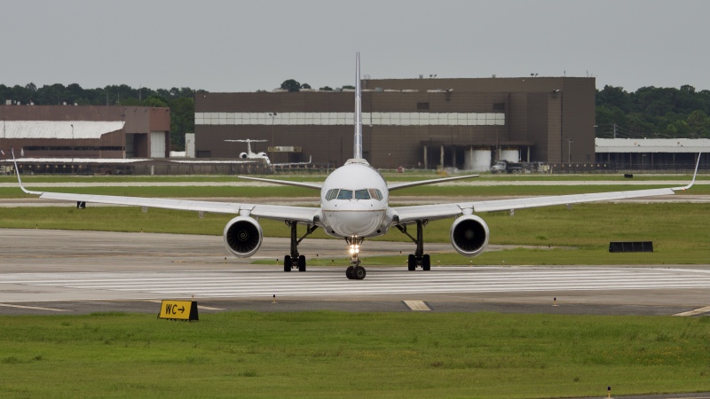 Photo of N56859 - United Airlines Boeing 757-300 at IAH on AeroXplorer Aviation Database