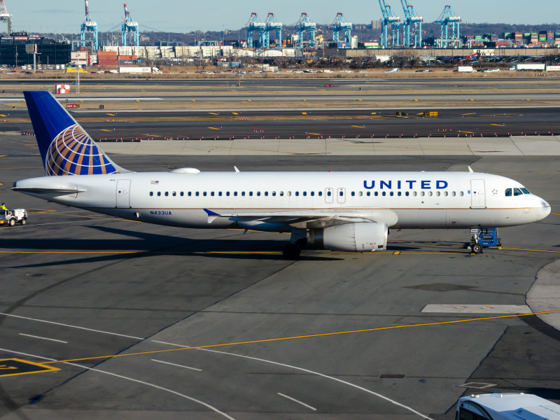 Photo of N433UA - United Airlines Airbus A320 at EWR on AeroXplorer Aviation Database