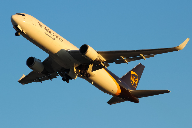 Photo of N313UP - United Parcel Service Boeing 767-300F at SDF on AeroXplorer Aviation Database