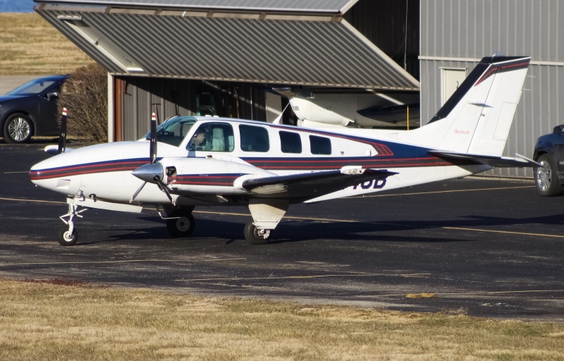 Photo of N3246B - PRIVATE Beechcraft Baron 58 at LUK on AeroXplorer Aviation Database