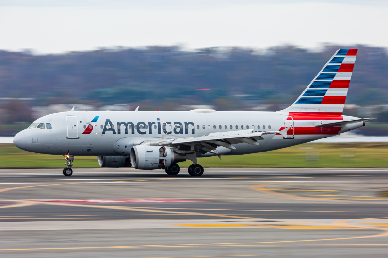 Photo of  N717UW - American Airlines Airbus A319 at DCA on AeroXplorer Aviation Database