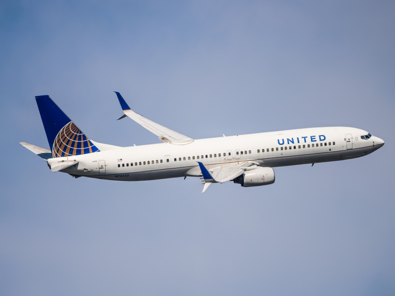 Photo of N75433 - United Airlines Boeing 737-900ER at BWI on AeroXplorer Aviation Database