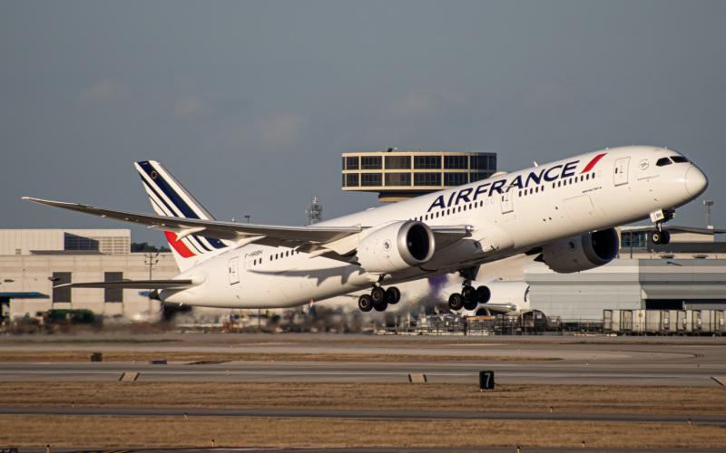 Photo of F-HRBH - Air France Boeing 787-8 at IAH on AeroXplorer Aviation Database