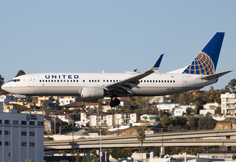 Photo of N17245 - United Airlines Boeing 737-800 at SAN on AeroXplorer Aviation Database