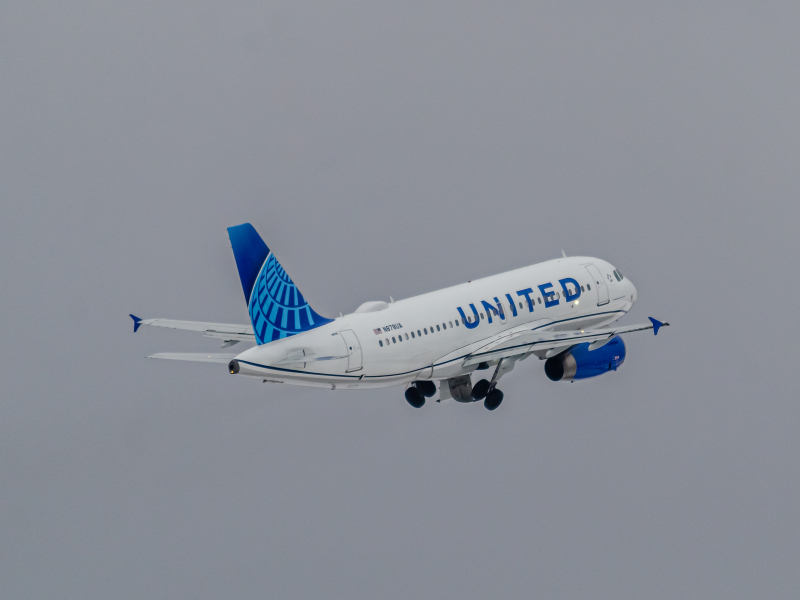 Photo of N878UA - United Airlines Airbus A319 at MKE on AeroXplorer Aviation Database