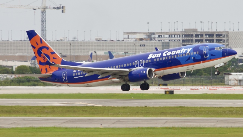 Photo of N801SY - Sun Country Airlines Boeing 737-800 at IAH on AeroXplorer Aviation Database