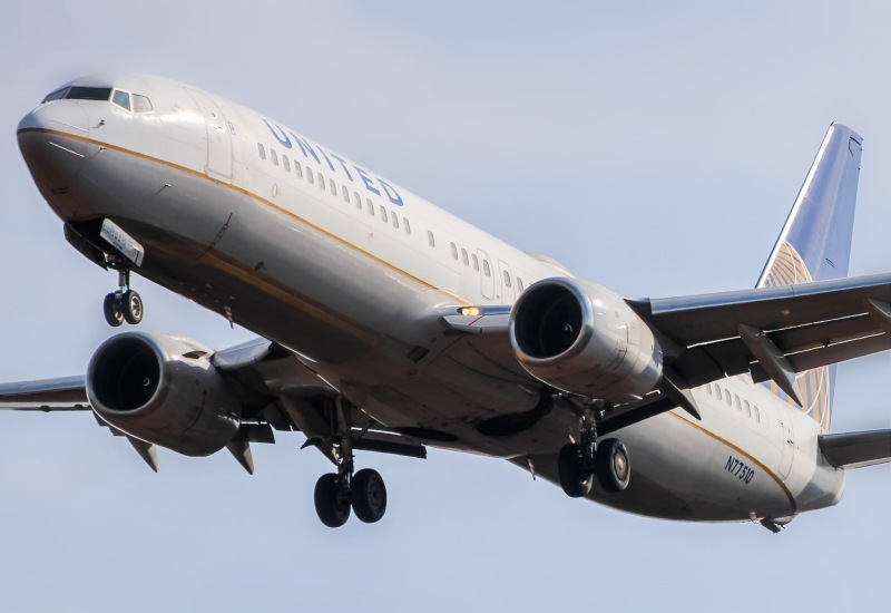 Photo of N77510 - United Airlines Boeing 737-800 at BWI on AeroXplorer Aviation Database