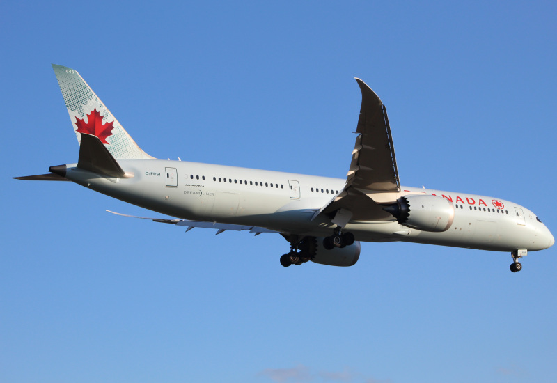 Photo of C-FRSI - Air Canada Boeing 787-9 at EWR on AeroXplorer Aviation Database