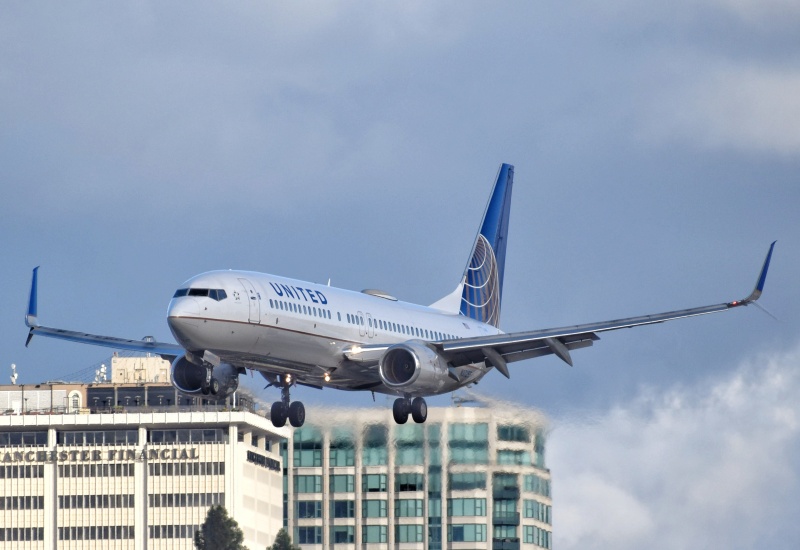 Photo of N37255 - United Airlines Boeing 737-800 at SAN on AeroXplorer Aviation Database