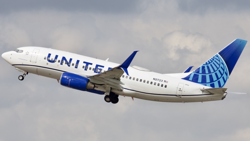 Photo of N21723 - United Airlines Boeing 737-700 at IAH on AeroXplorer Aviation Database