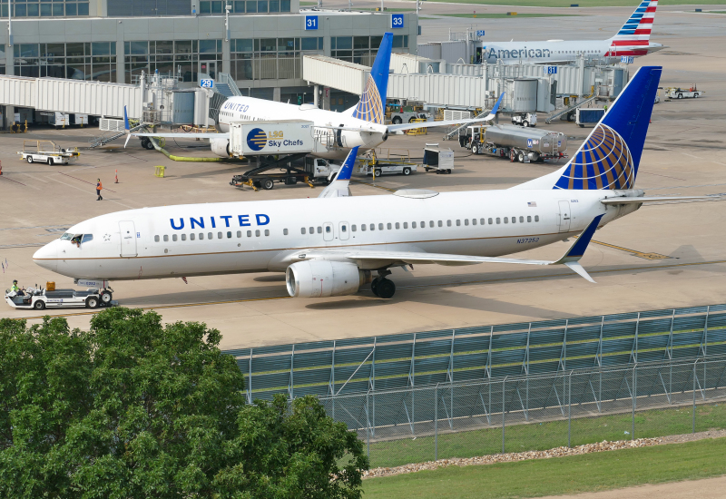 Photo of N37252 - United Airlines Boeing 737-800 at AUS on AeroXplorer Aviation Database