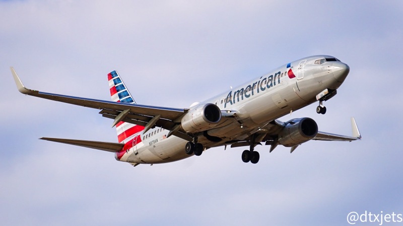 Photo of N978AN - American Airlines Boeing 737-800 at DFW on AeroXplorer Aviation Database