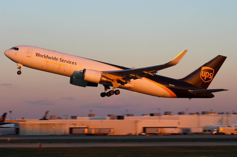 Photo of N301UP - United Parcel Service Boeing 767-300F at SDF on AeroXplorer Aviation Database