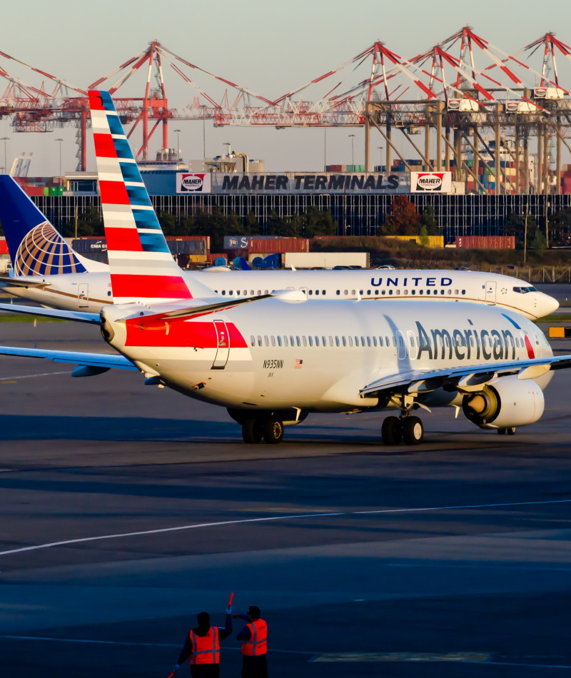Photo of N935NN - American Airlines Boeing 737-800 at EWR on AeroXplorer Aviation Database