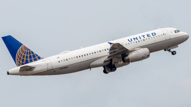 Photo of N448UA - United Airlines Airbus A320 at IAH on AeroXplorer Aviation Database