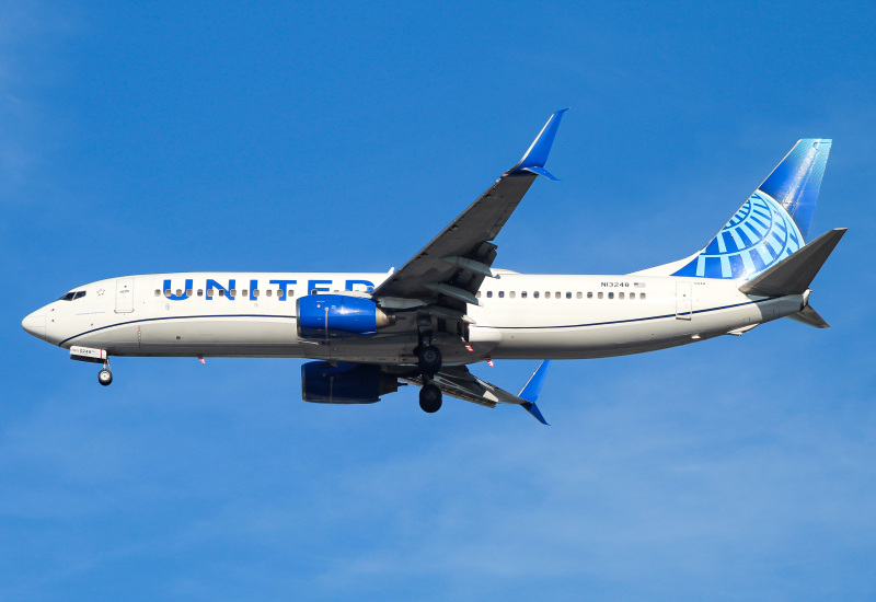 Photo of N13248 - United Airlines Boeing 737-800 at IAD on AeroXplorer Aviation Database