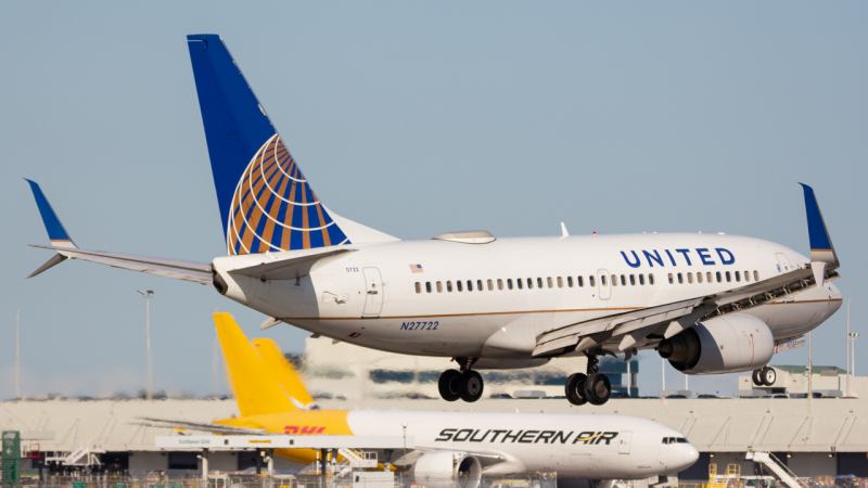 Photo of N27722 - United Airlines Boeing 737-700 at MIA on AeroXplorer Aviation Database