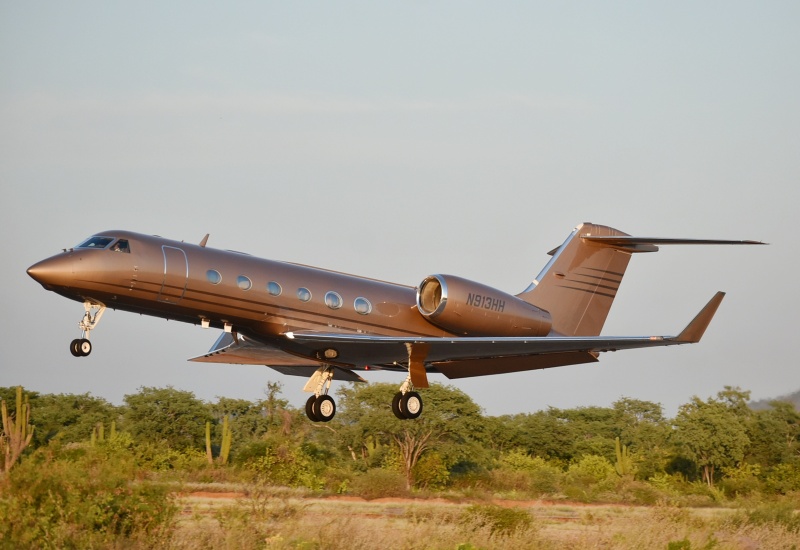 Photo of N913HH - PRIVATE Gulfstream IV at CSL on AeroXplorer Aviation Database