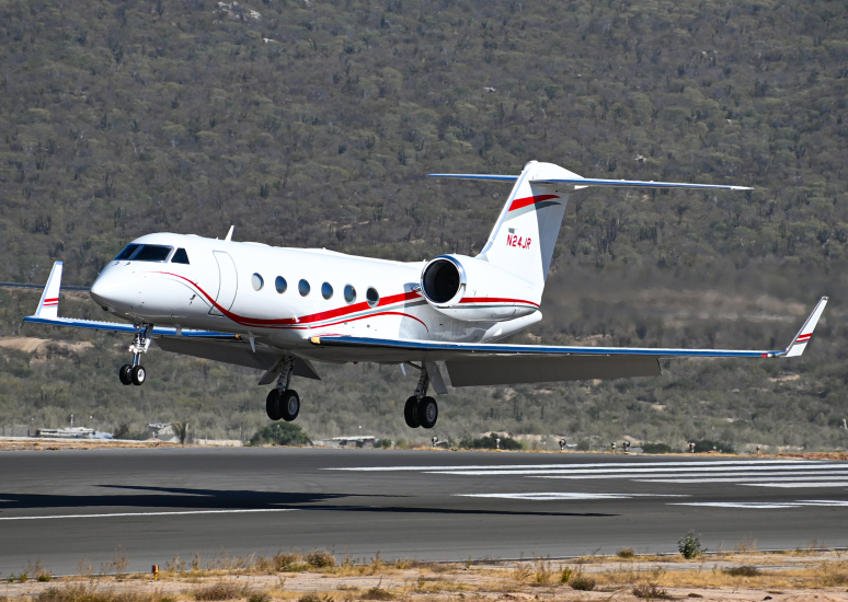 Photo of N24JR - PRIVATE Gulfstream G450 at CSL on AeroXplorer Aviation Database