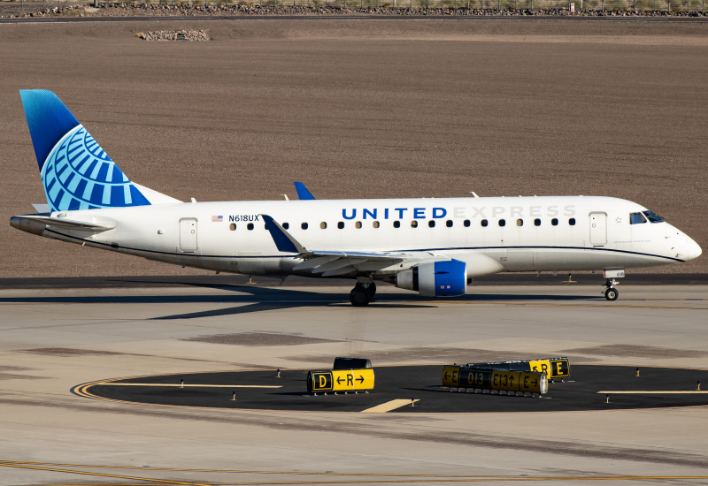 Photo of N618UX - United Express Embraer E175 at PHX on AeroXplorer Aviation Database