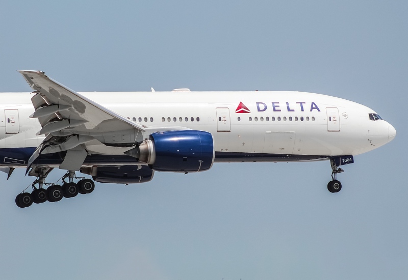 Photo of N863DA - Delta Airlines Boeing 777-200ER at ORD on AeroXplorer Aviation Database