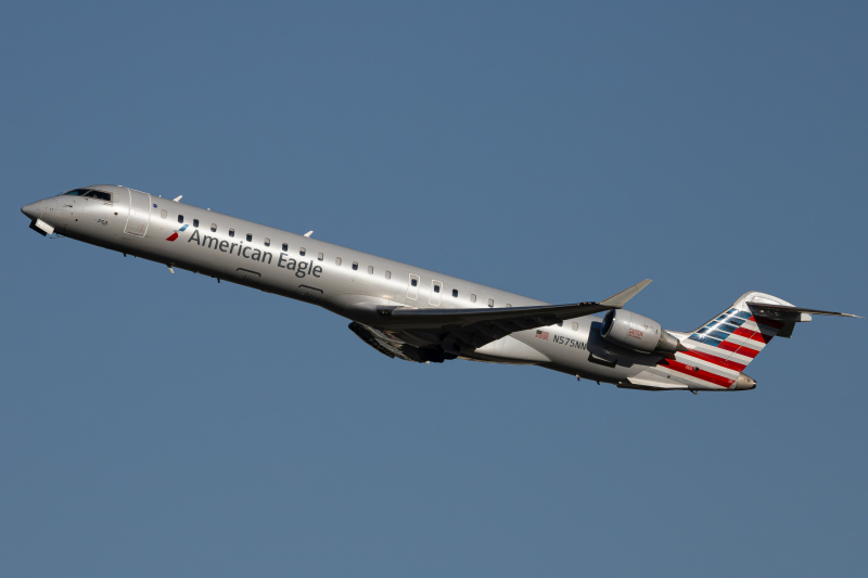 Photo of N575NN - American Eagle Mitsubishi CRJ-900 at CLT on AeroXplorer Aviation Database