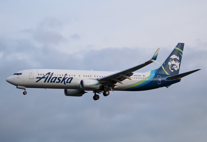 Photo of N283AK - Alaska Airlines Boeing 737-900ER at MKE on AeroXplorer Aviation Database